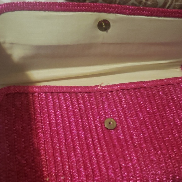Hot pink vintage clutch...straw weaved. Medium sized. - Picture 4 of 7